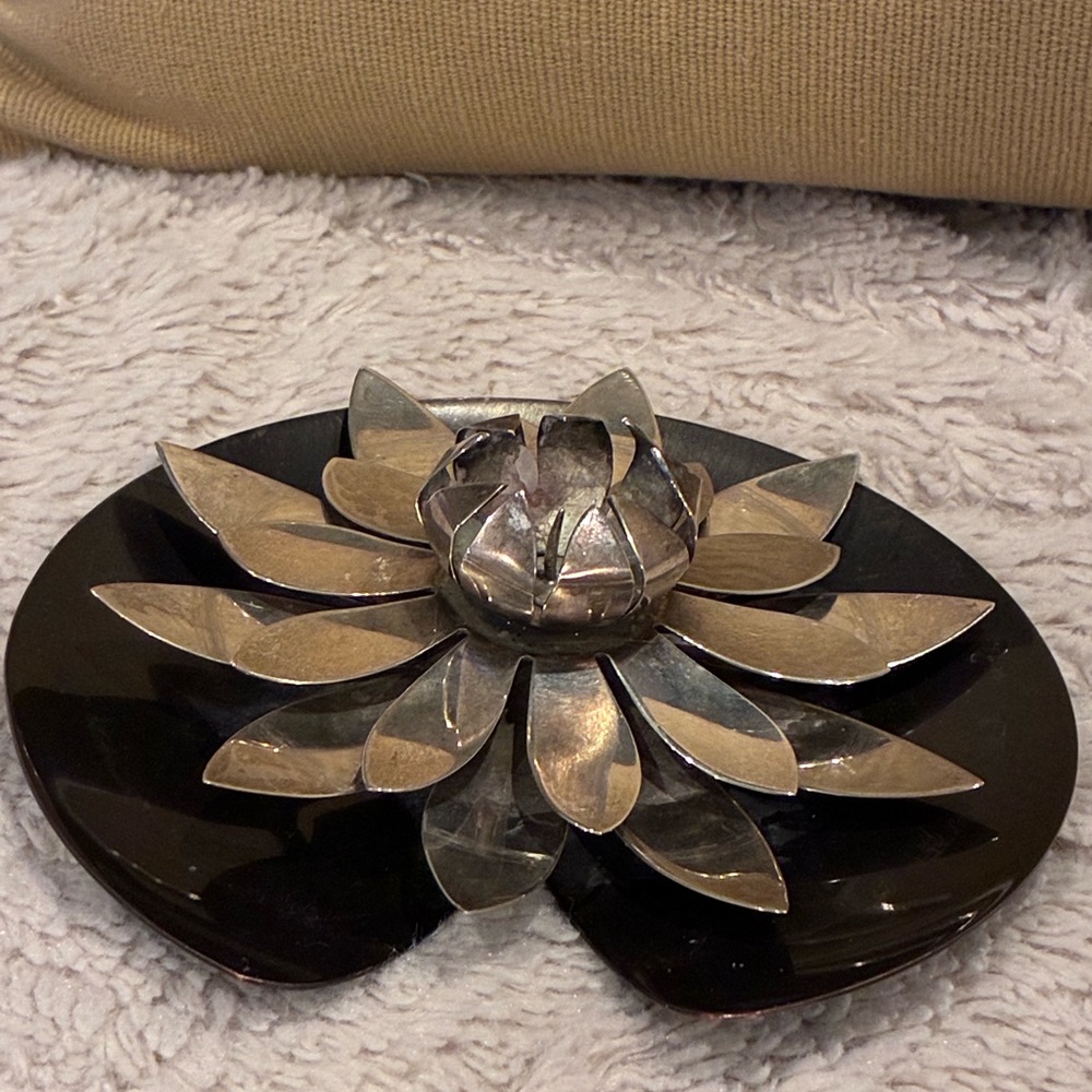 Ravissant Lily Pad Silver Plate Candle Holder